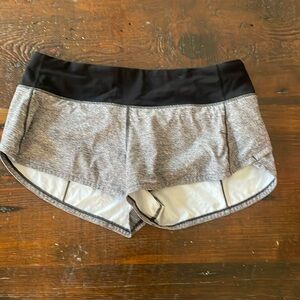 Lululemon speed up short size 6, Heather gray with black band